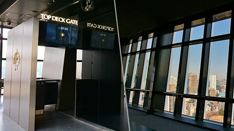 (2) Accédez au Main Deck (150 m) via l’ascenseur spécial